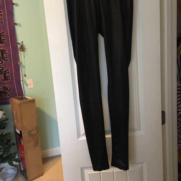 High Waisted Leggings - Picture 2 of 3